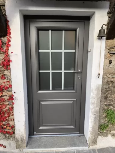 Pose d'une porte d'entrée en Aluminium Bel'M , Prunelli-di-Fiumorbo, Corse Diffusion