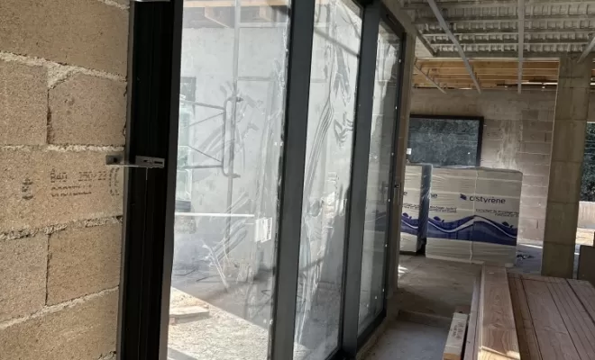 Menuiserie en aluminium [Chantier CORSE DIFFUSION-Construction neuve]