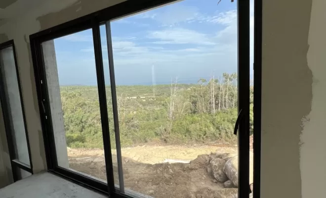 Menuiserie en aluminium [Chantier CORSE DIFFUSION-Constrction neuve]